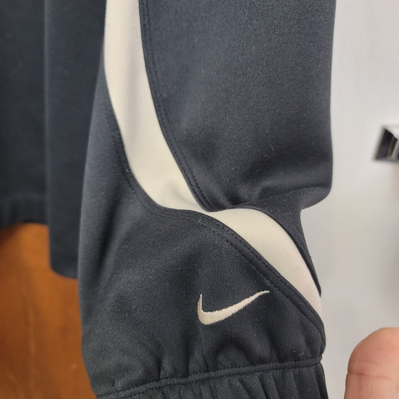 LN.  Nike Golf Fit Dry pullover.   Size XL.  (894) - Picture 5 of 6